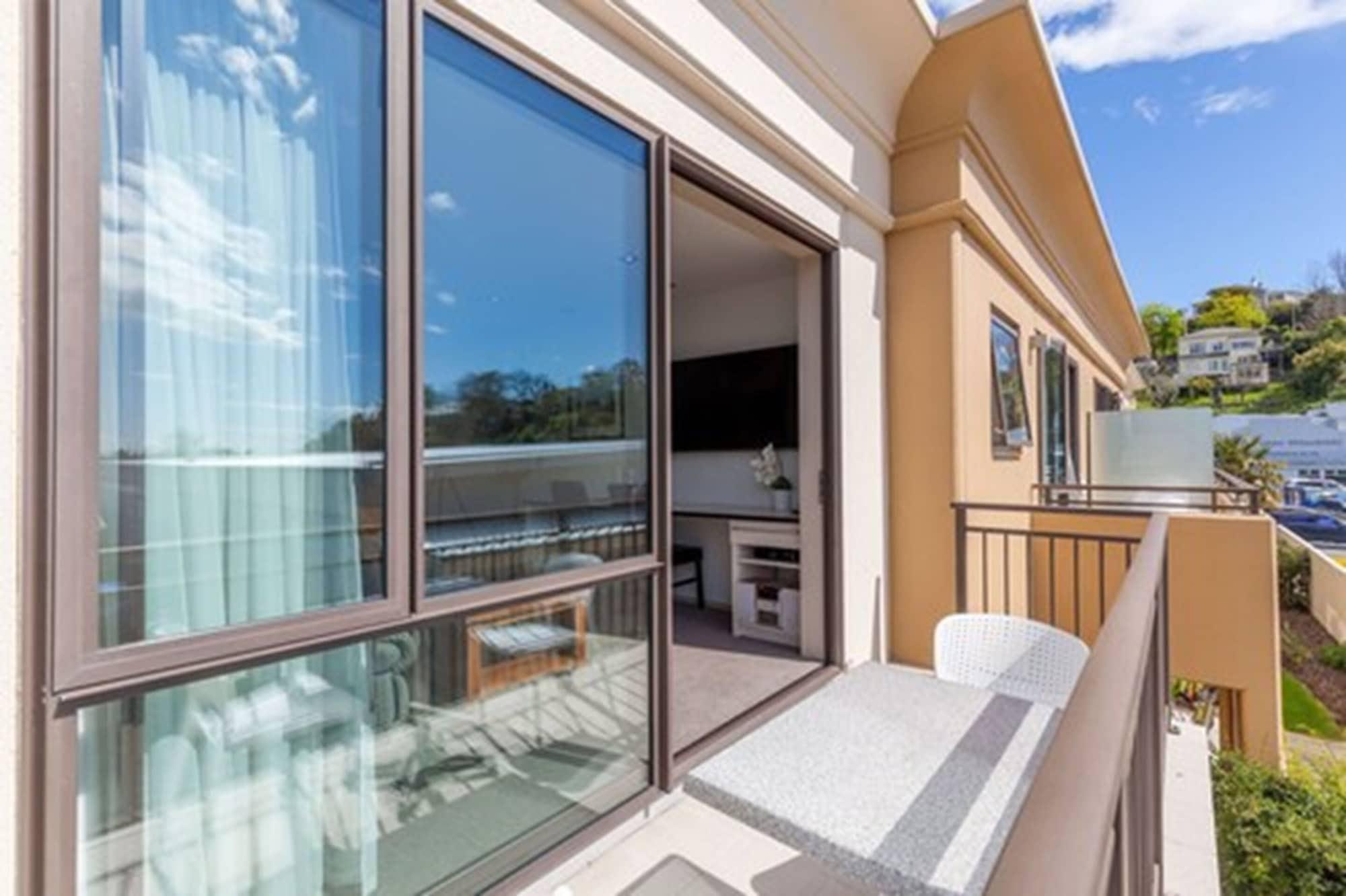 Palazzo Motor alojamiento Nelson Exterior foto A balcony