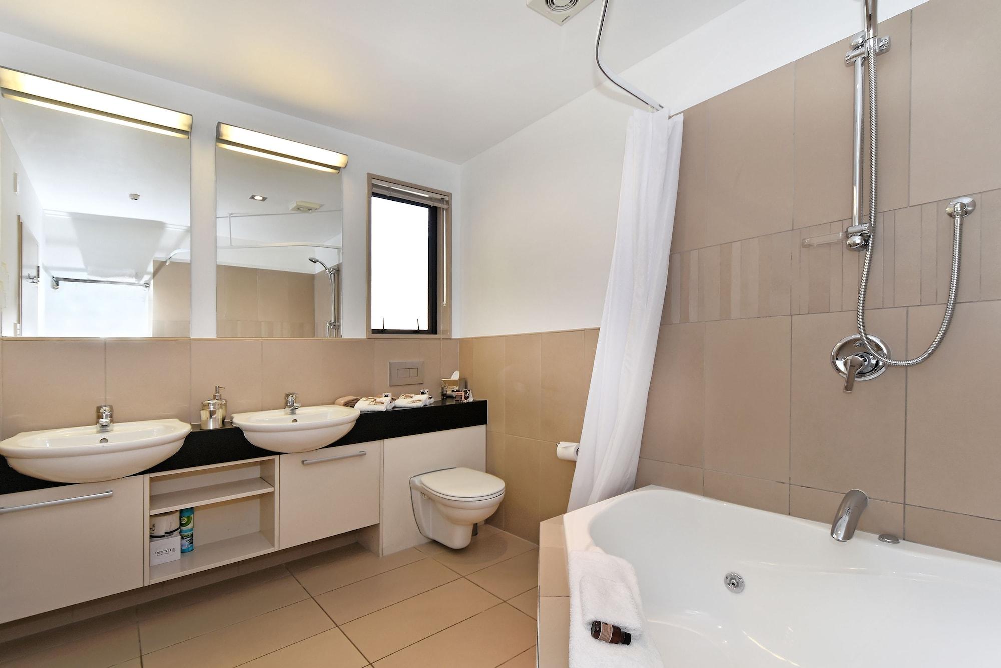 Palazzo Motor alojamiento Nelson Exterior foto Bathroom