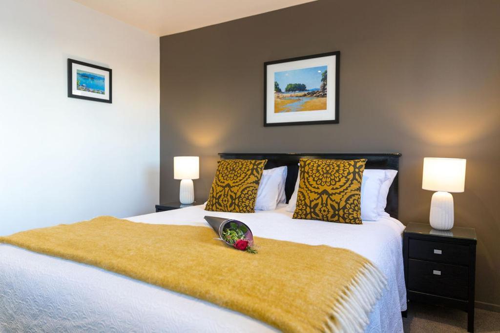 Palazzo Motor alojamiento Nelson Exterior foto A bedroom at the hotel