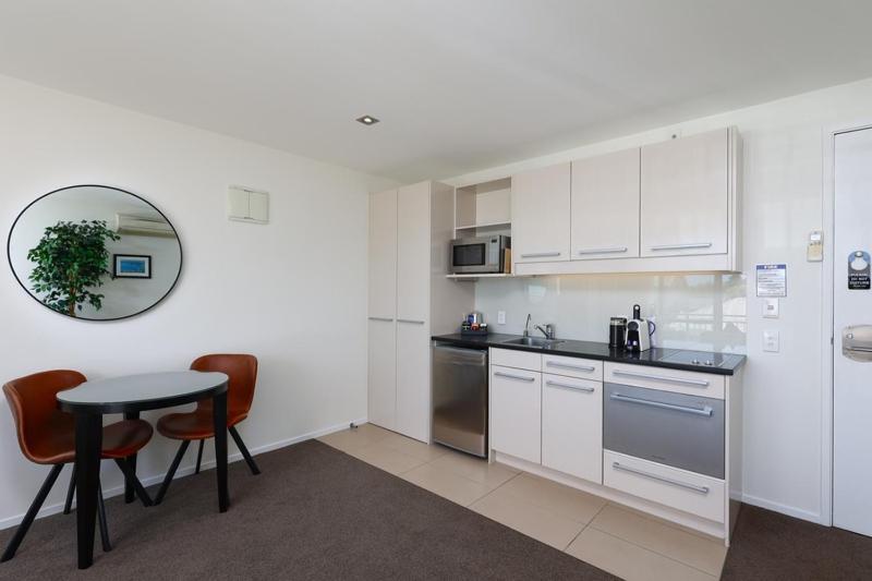 Palazzo Motor alojamiento Nelson Exterior foto A typical kitchen in a serviced apartment
