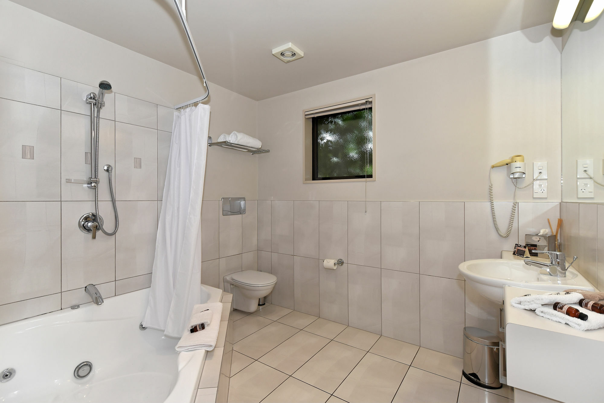 Palazzo Motor alojamiento Nelson Exterior foto Bathroom