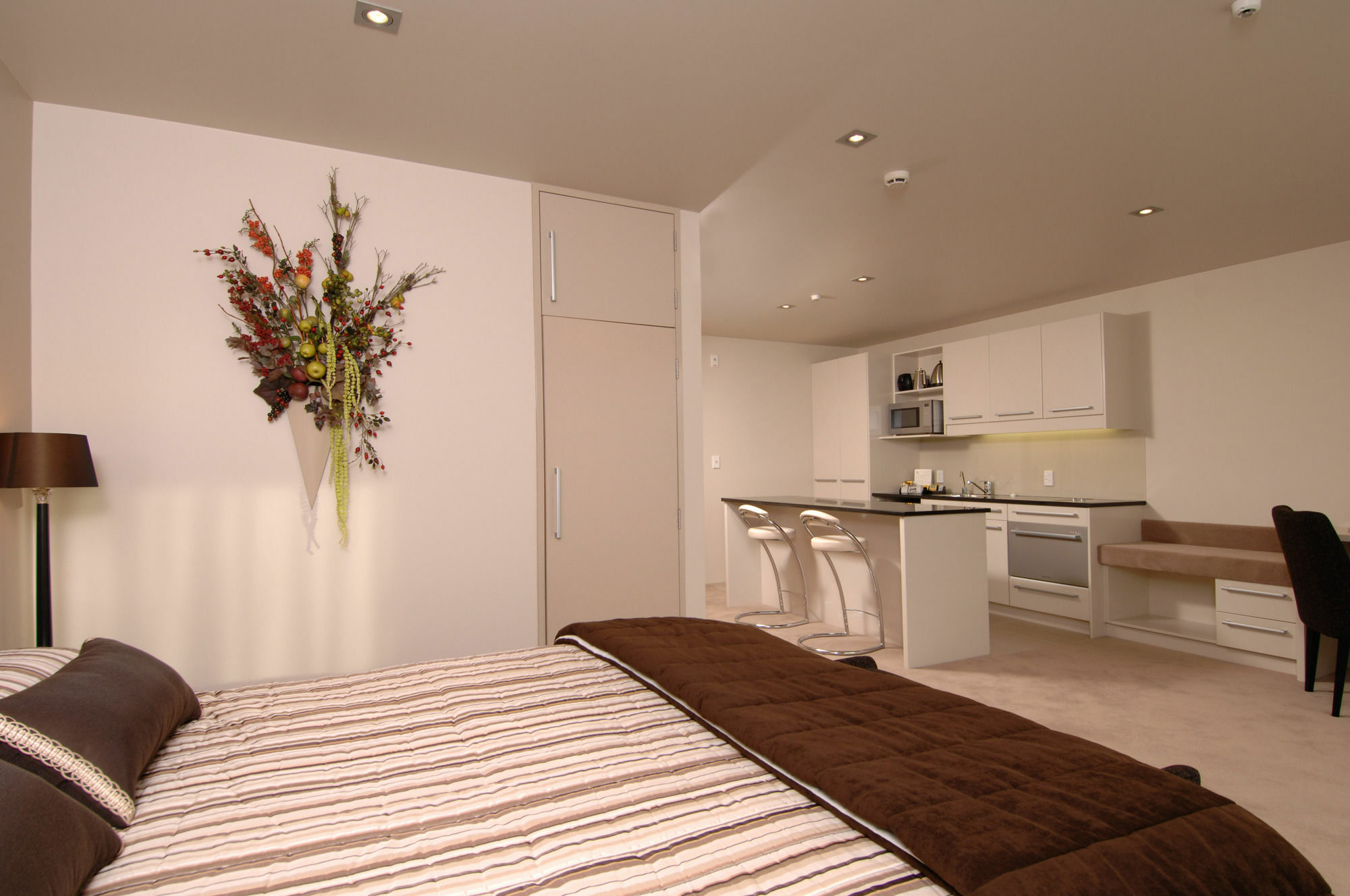Palazzo Motor alojamiento Nelson Exterior foto A typical studio apartment